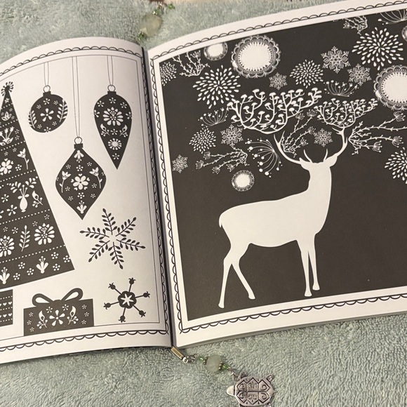 Silver Turtle with Black Elastic Bookmark - Picture 3 of 4